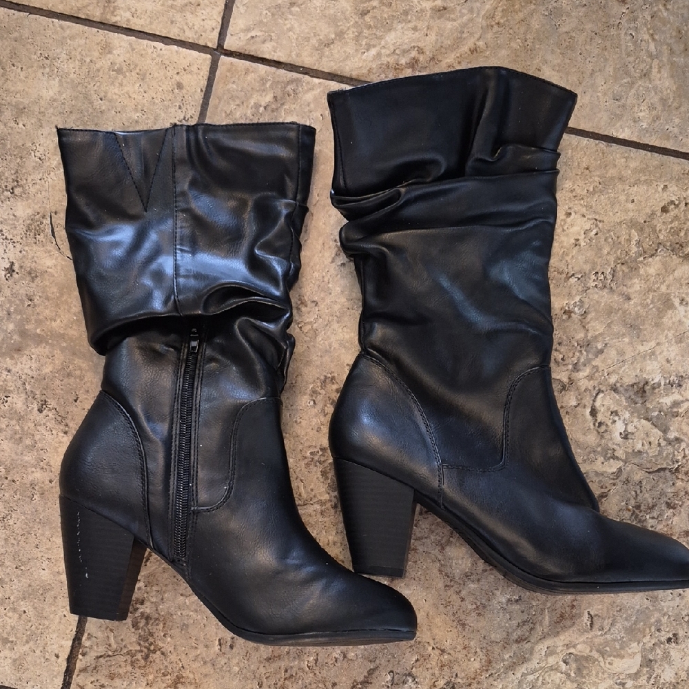 Massini Black Slouch Mid-Calf Heeled Boots